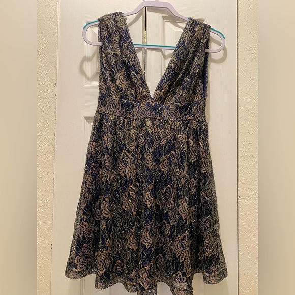 - Lulus Blue with Gold metallic lace size S - Picture 2 of 9